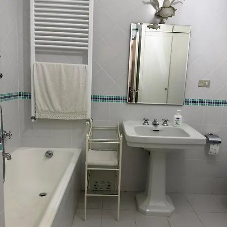 Villa in collina con Piscina Lucca